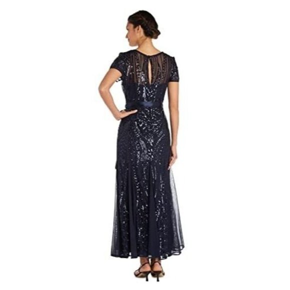 R&M Richards Women's One Piece Short Sleeve Embelished Sequins Gown SIZE 6 - Picture 2 of 3